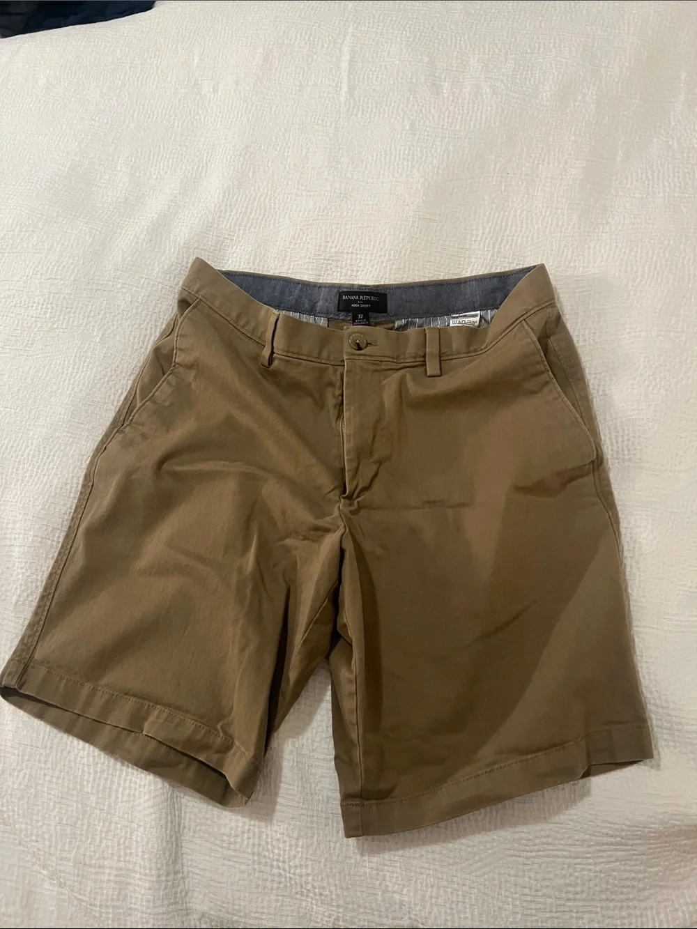 Banana Republic Men's Flat-Front Chino Shorts in Khaki